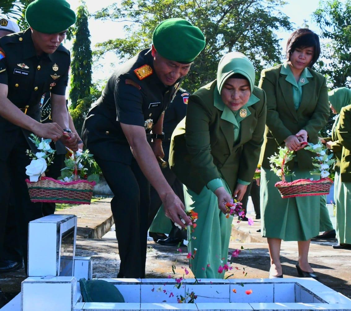 Brigjen TNI Amrin Tabur Bunga di Makam Pahlawan Gorontalo