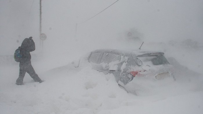 210122-Badai-Salju.jpg