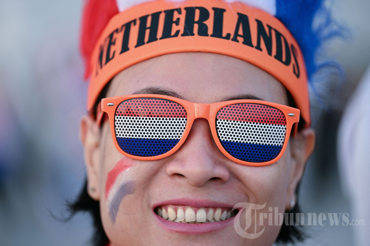 251122-fans-belanda.jpg