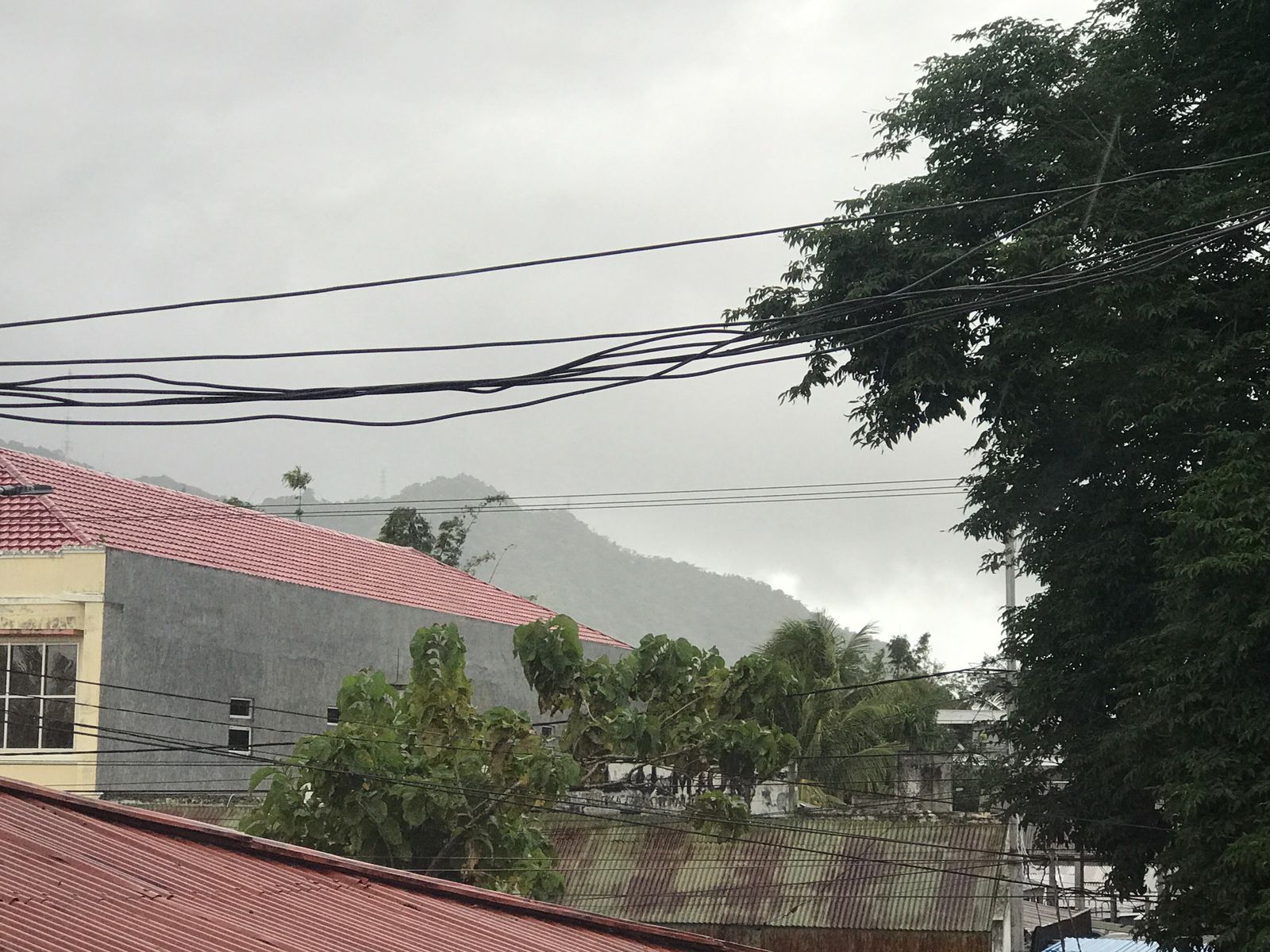 270422-hujan.jpg