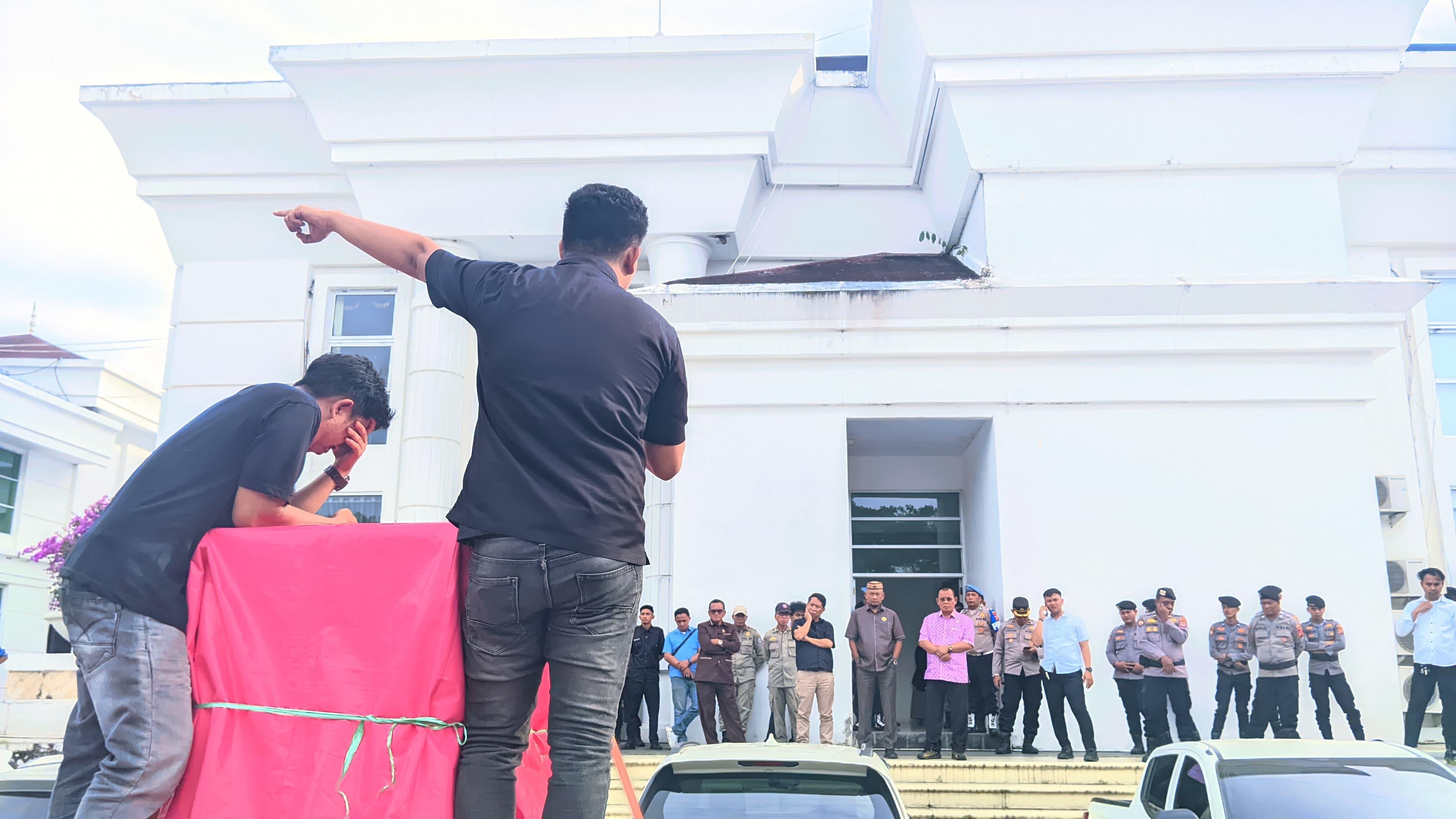 Aksi-demonstrasi-RADO-di-Kantor-DPRD-Provinsi-Gorontalo.jpg