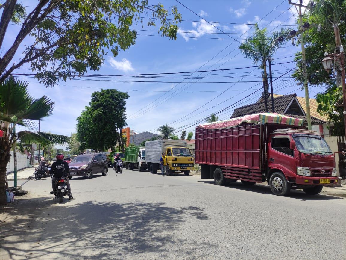 Antrean Solar di SPBU Sudirman hingga 800 Meter