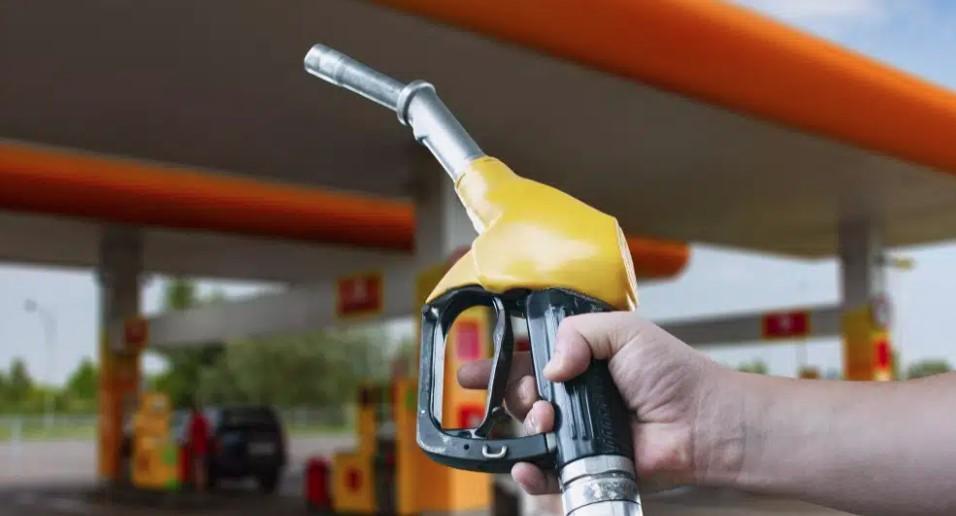 BBM-Noozle-pengisian-bahan-bakar-minya-Diketahui-bahan-bakar-minya-di-Amerika-melonjak.jpg
