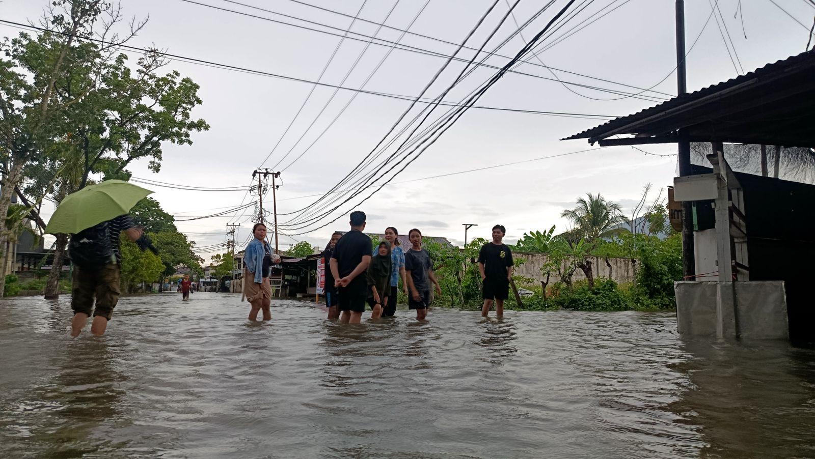 Banjir-rendam-rumah-warga-di-Kelurahan-Heledulaa-Selatan-777788dd.jpg