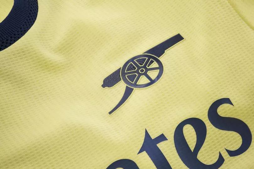 Bocoran-jersey-tandang-Arsenal-kembali-ke-tahun-90-an.jpg