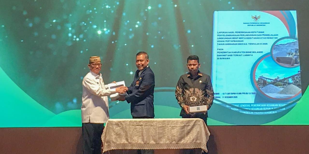 Bupati-Bone-Bolango-Ismet-Mile-bersama-Kepala-BPK-Perwakilan-Provinsi-Gorontalo-Hery-Purwanto.jpg