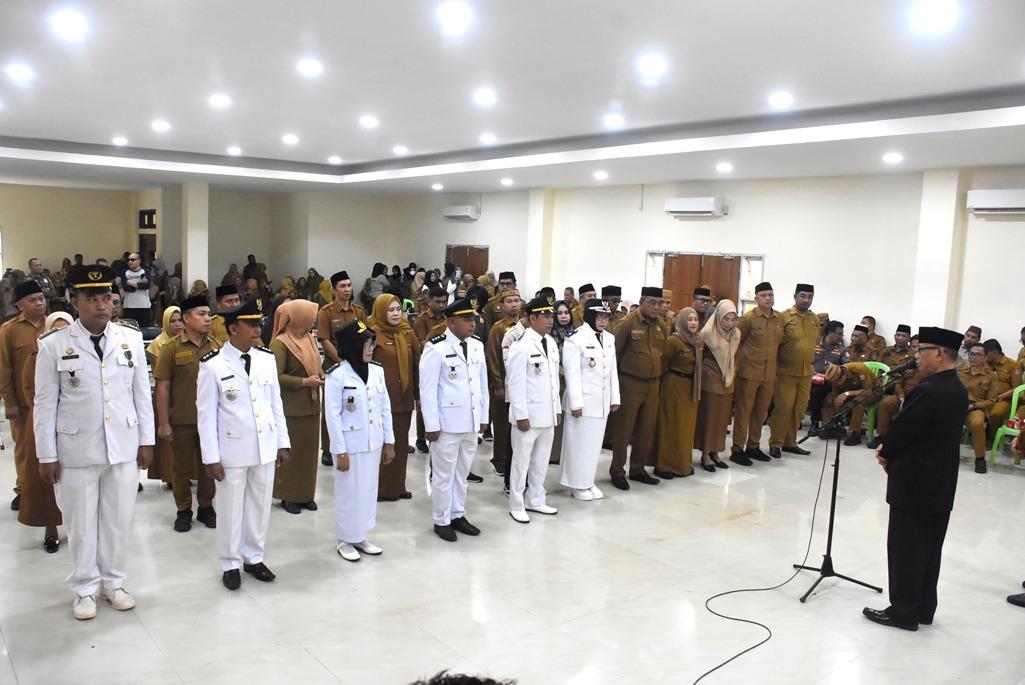 Bupati-Bone-Bolango-Ismet-Mile-saat-melantik-pejabat-Pemkab.jpg