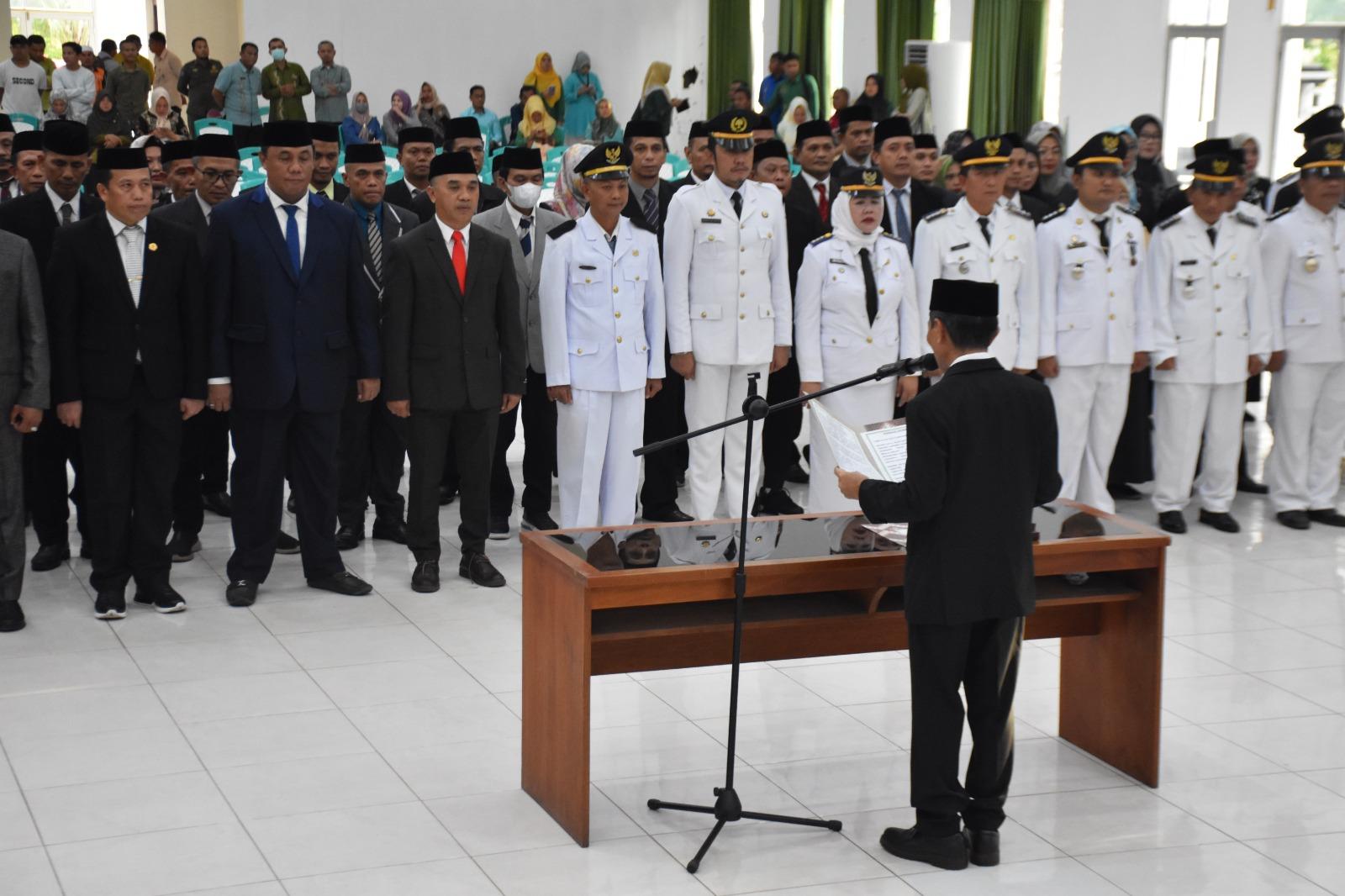 Bupati-Gorontalo-Nelson-Pomalingo-melantik-75-pejabat-eselon-II-III-dan-IV.jpg