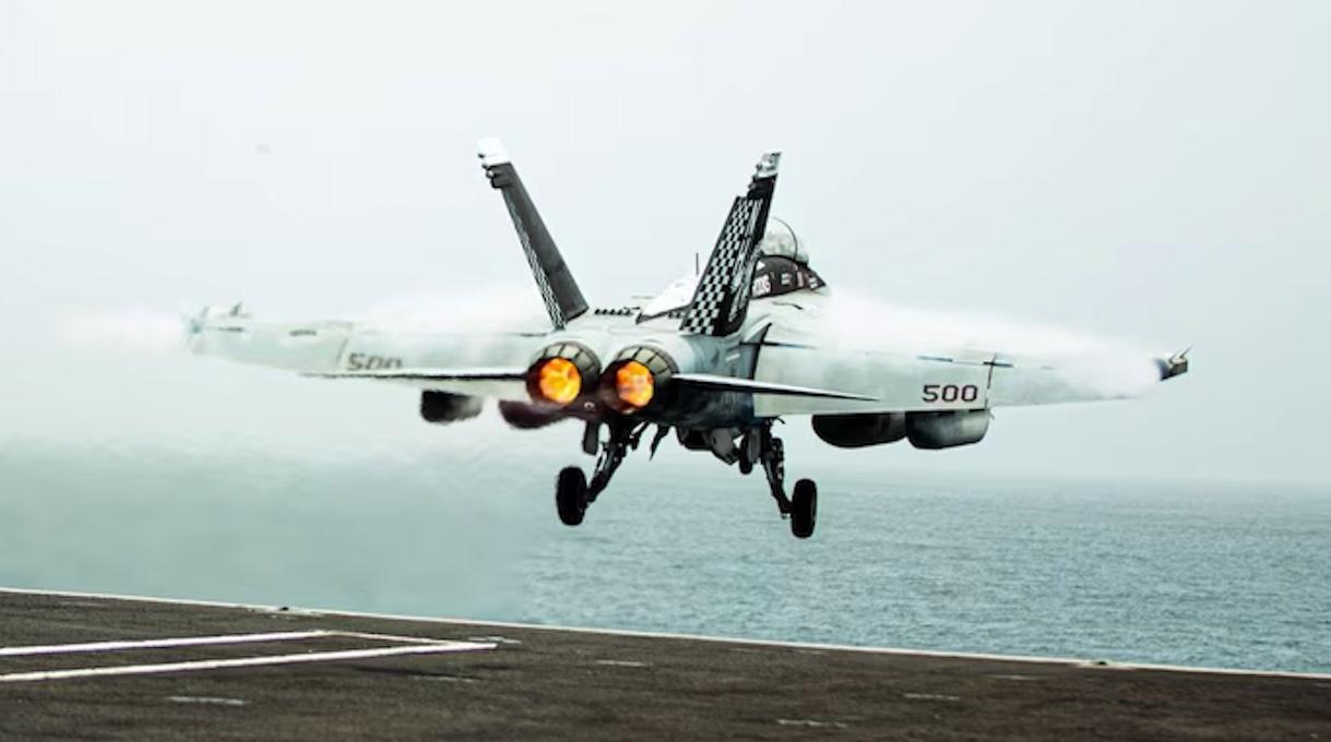 CELAKA-Jet-tempur-FA-18E-Super-Hornet-lepas-landas.jpg