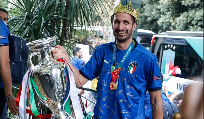 Chiellini-saat-memenangkan-Euro-2020.jpg