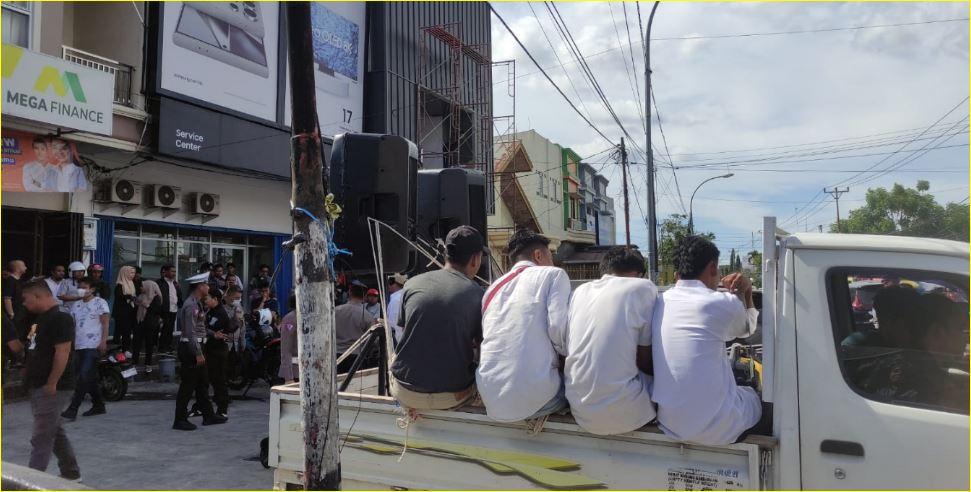 BREAKING NEWS: Demo Kantor Mega Finance Gorontalo Ricuh, Seorang Karyawan Dilarikan ke Rumah Sakit