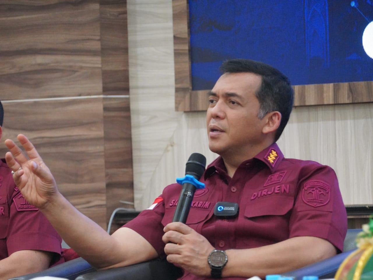 Direktur-Jenderal-Imigrasi-Silmy-Karim-8899000.jpg