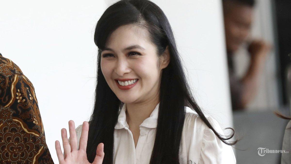 Ekspresi-Sandra-Dewi-jalani-proses-pemeriksaan-Kejagung.jpg