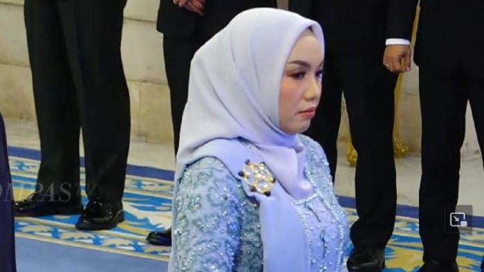 külotsiz tayt kiygan qizlar