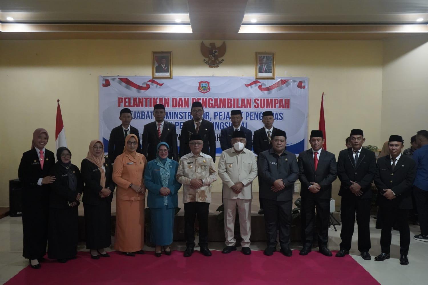 Foto-bersama-Bupati-Gorontalo-Sofyan-Puhi-dengan-Kepala-Puskesmas.jpg