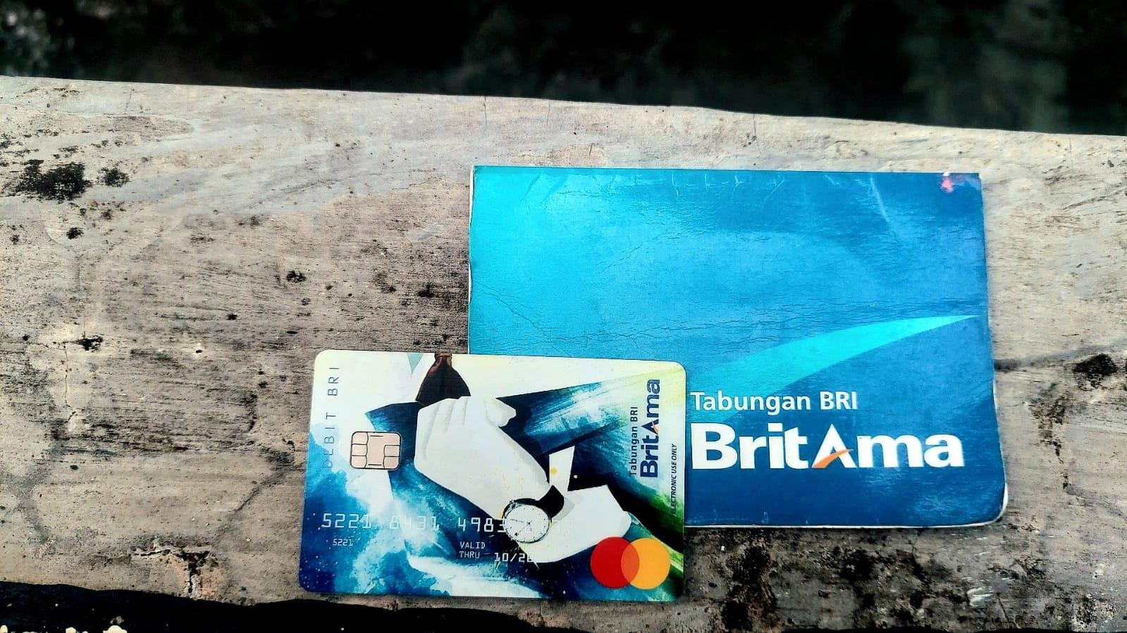 Foto-buku-tabungan-dan-kartu-ATM-BRI.jpg
