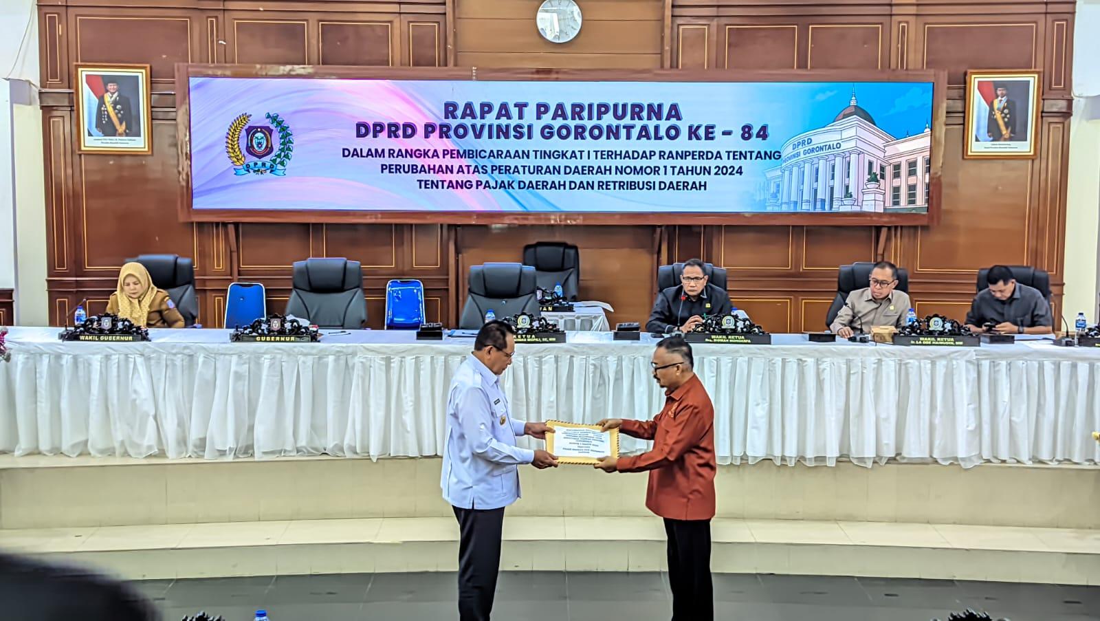 Gubernur-Gorontalo-Gusnar-Ismail-bersama-Ketua-DPRD-Provinsi.jpg