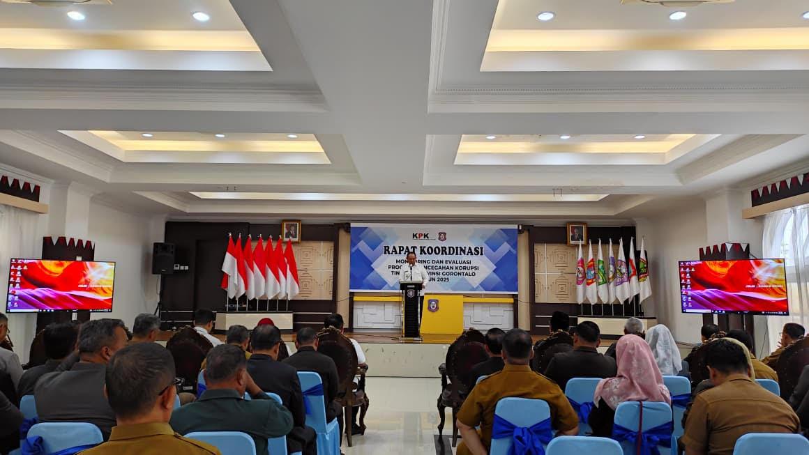 Gubernur-Gorontalo-Gusnar-Ismail-memberikan-sambutan-pada-Rapat-Koordinasi-Monitoring.jpg