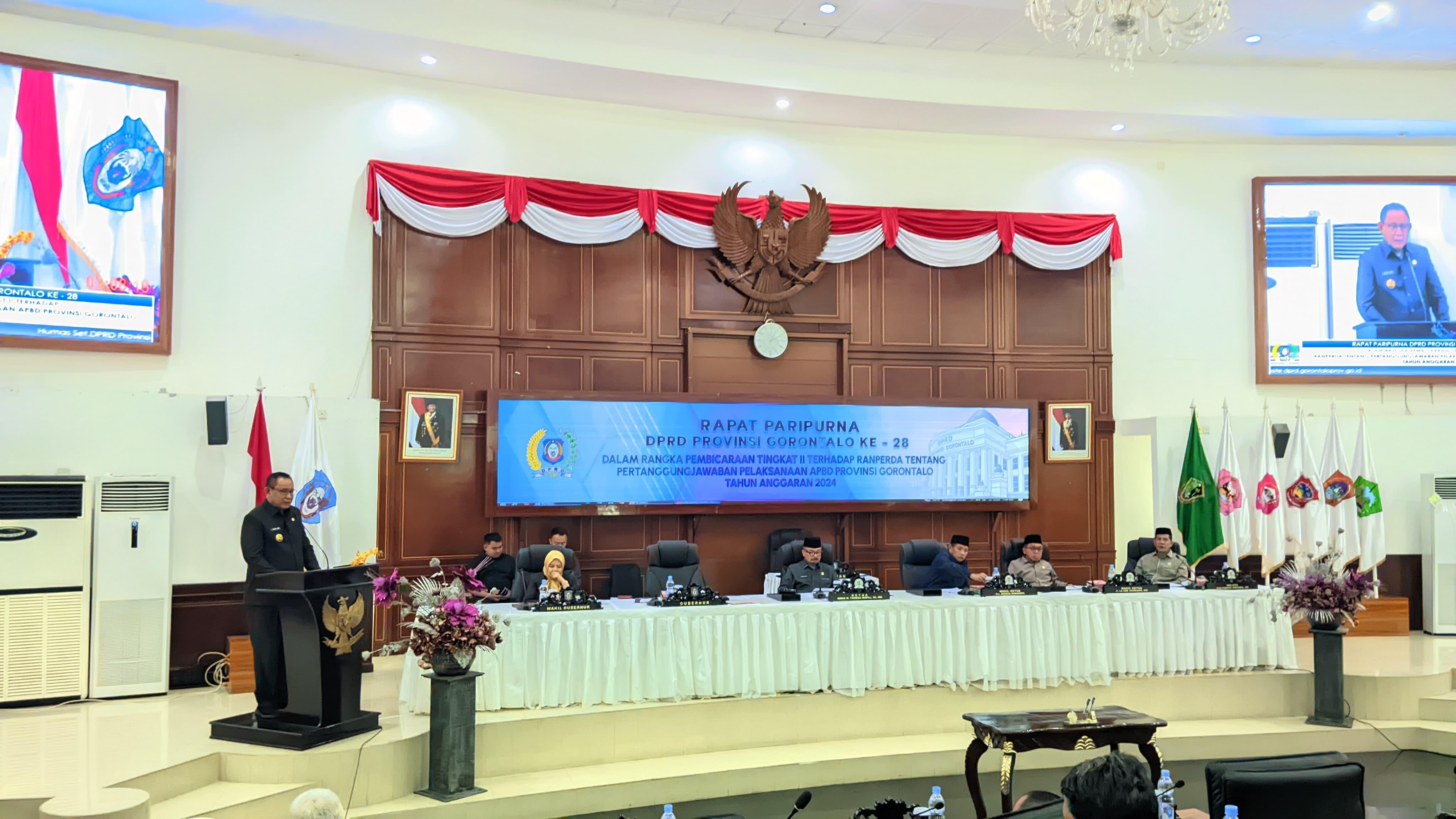 Gusnar-Ismail-saat-memberikan-sambutan-dalam-Rapat-Paripurna-di-gedung-DPRD-Provinsi-Gorontalo.jpg