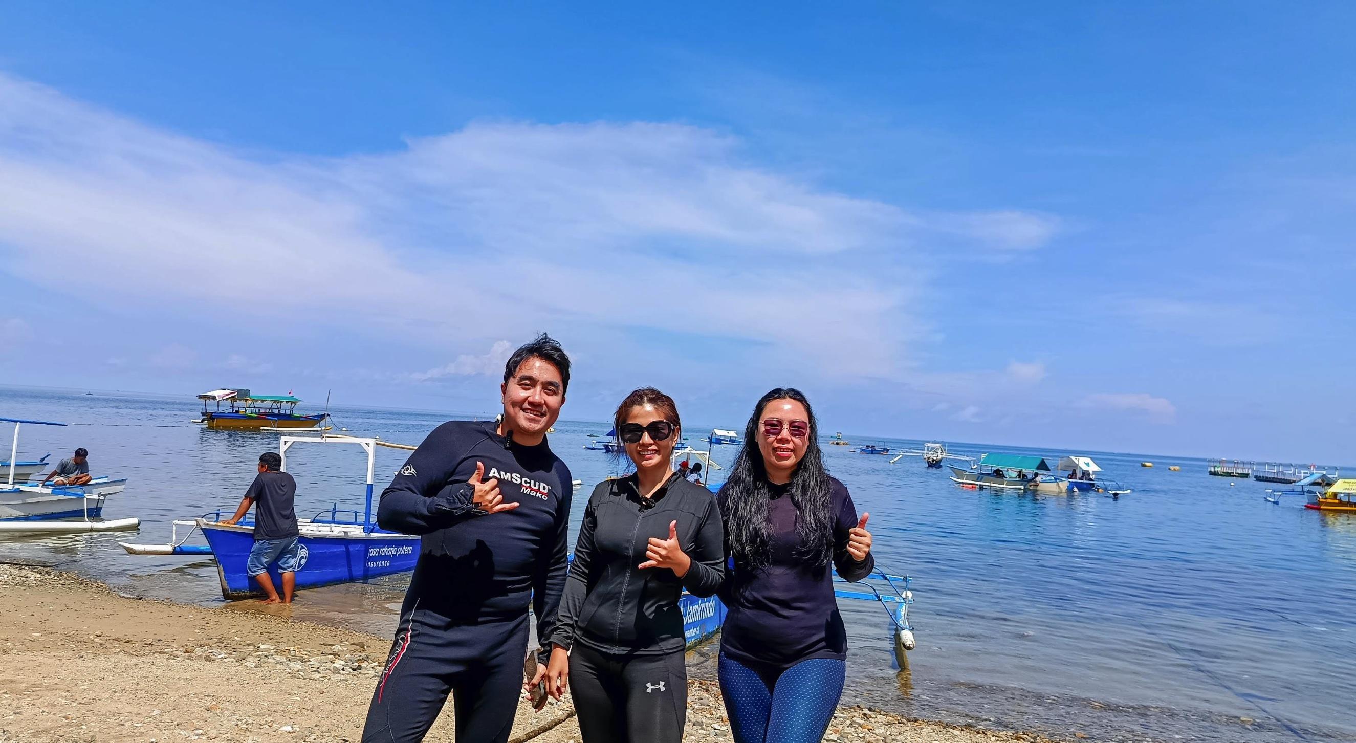 HIU-PAUS-Potret-turis-asal-Jakarta-dan-Palu-datang-ke-wisata-Hiu-Paus-Botubarani.jpg