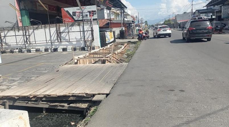 Jalan-Nani-Wartabone-Kota-Gorontalo.jpg
