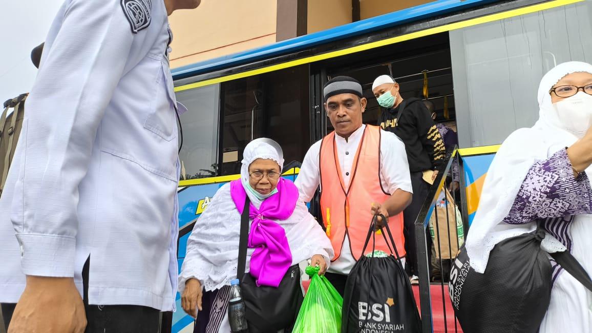 Jemaah-haji-Kloter-10-Ujung-Pandang-UPG-telah-tiba-di-Gorontalo-Senin-172024-pagi.jpg