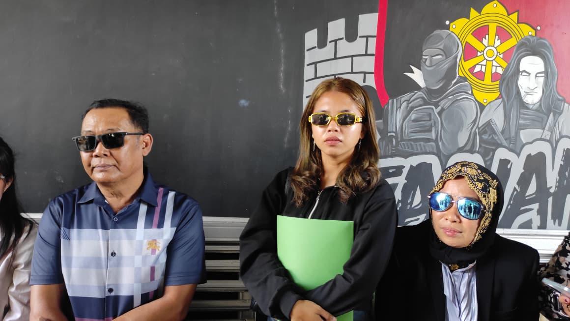 Jesika-Putri-tengah-salah-satu-saksi-yang-mencabut-keterangannya.jpg