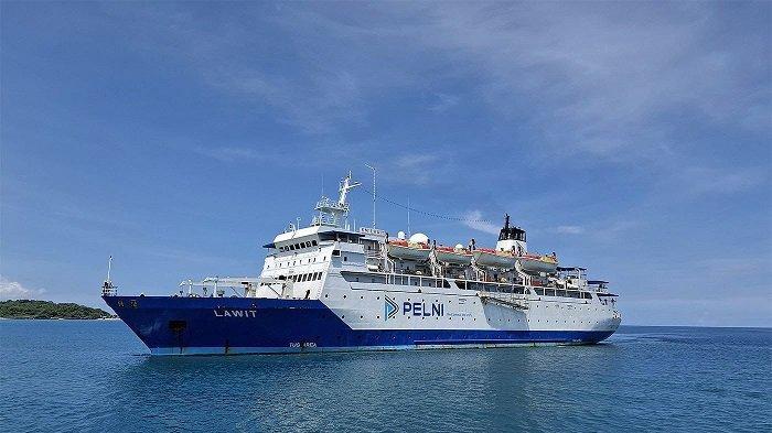 KM-Lawit-olah-gerak-sebelum-sandar-di-Pelabuhan-Baa.jpg