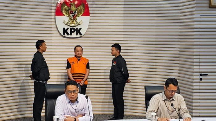 KPK-akhirnya-secara-resmi-menahan-Menas-Erwin-Djohansyah.jpg