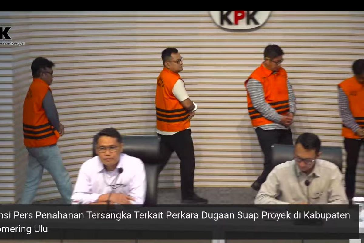KPK-menahan-empat-tersangka-baru-kasus-korupsi-PUPR.jpg
