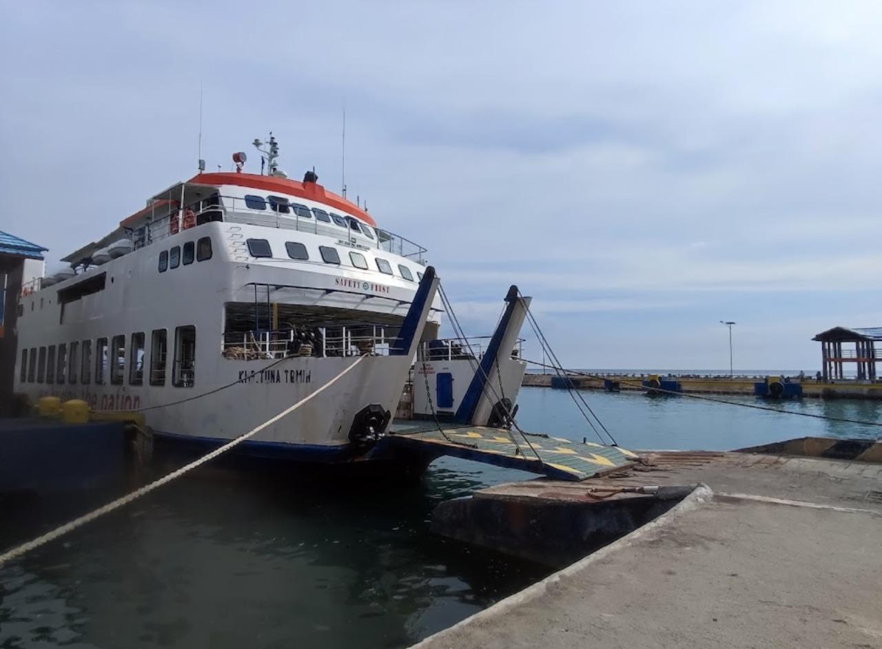 Kapal-Ferry.jpg