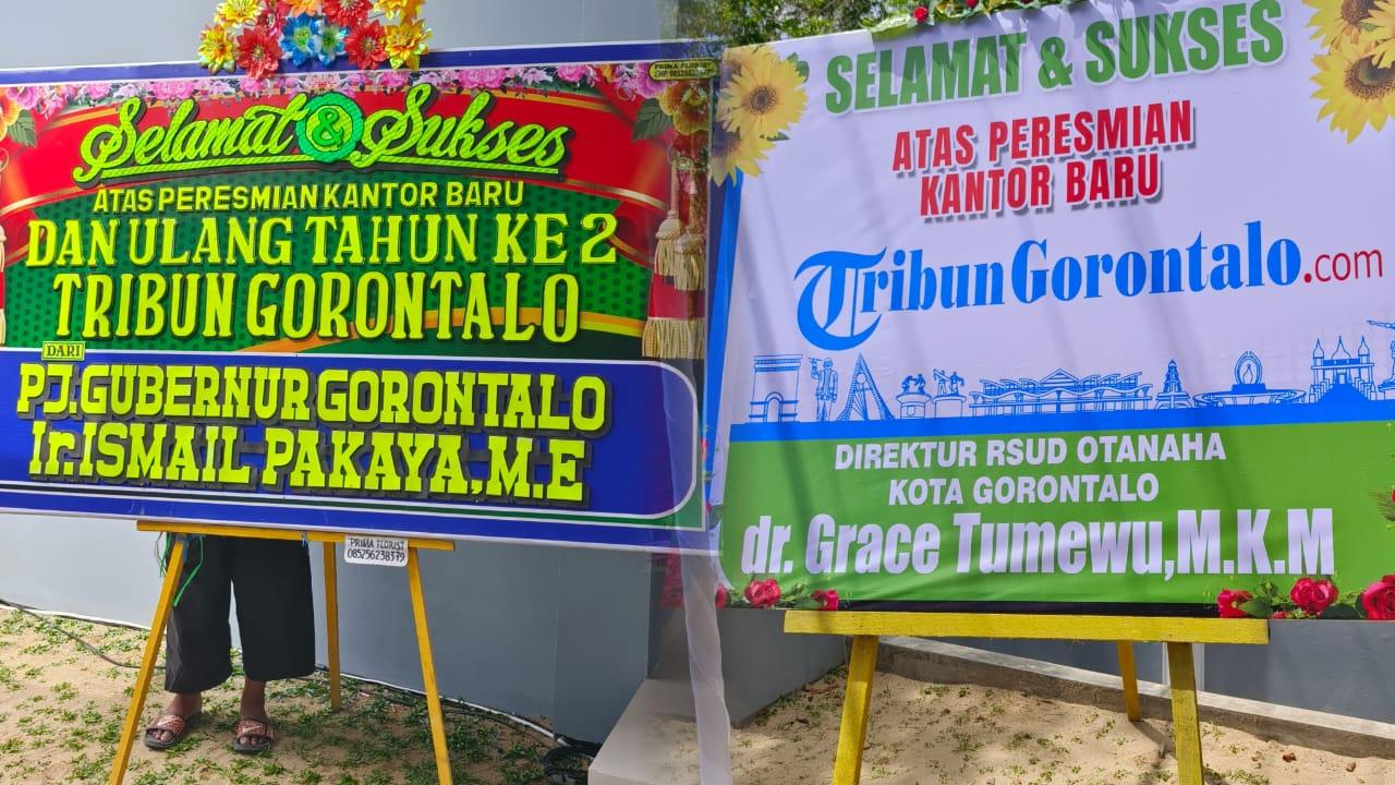 Karangan-bunga-dari-Direktur-RSUD-Otanaha-dan-Penjabat-Gubernur-Gorontalo.jpg
