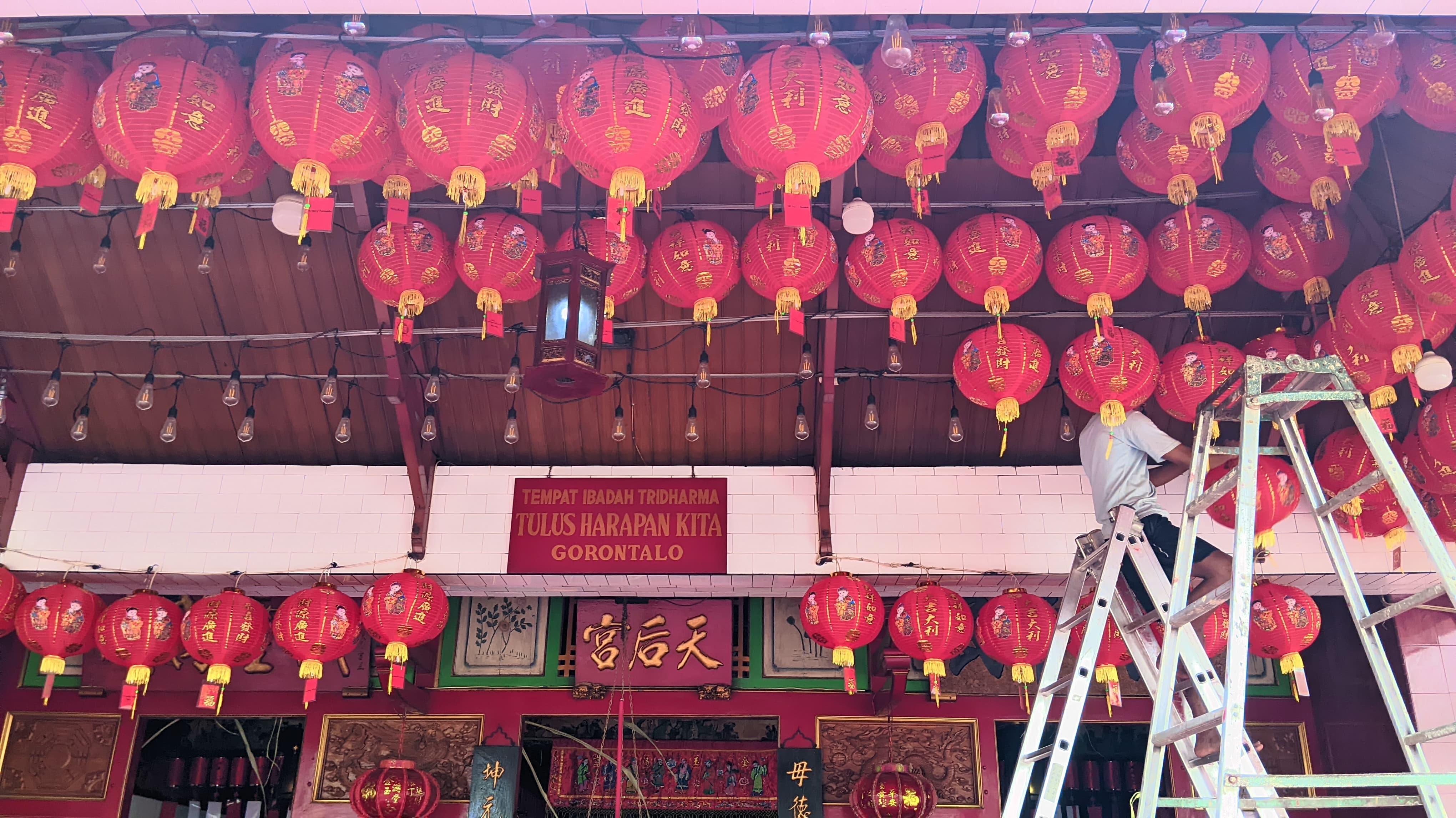 Kelenteng-Tulus-Harapan-Kita-mulai-dihiasi-lampion.jpg