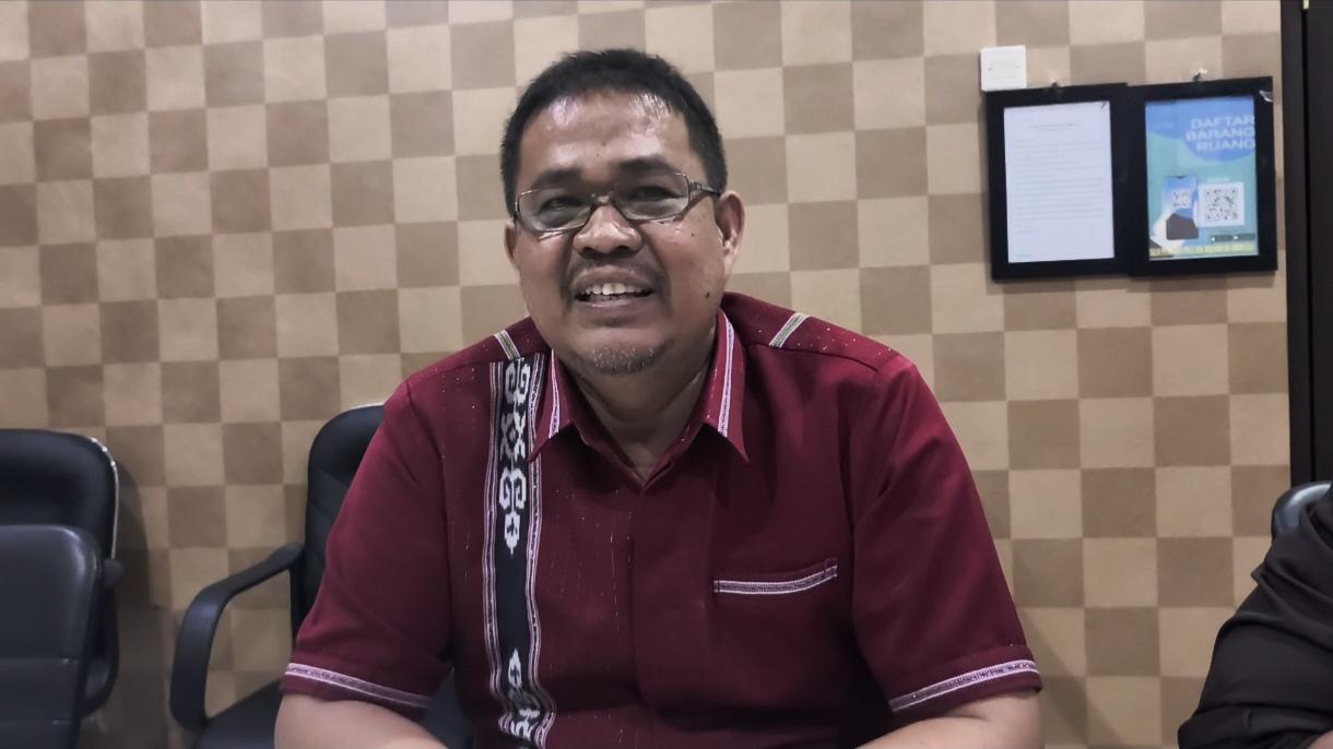 Kepala-BPOM-Gorontalo-Stepanus-Simon-Sesa-bagikan-tips-memilih-kosmetik.jpg