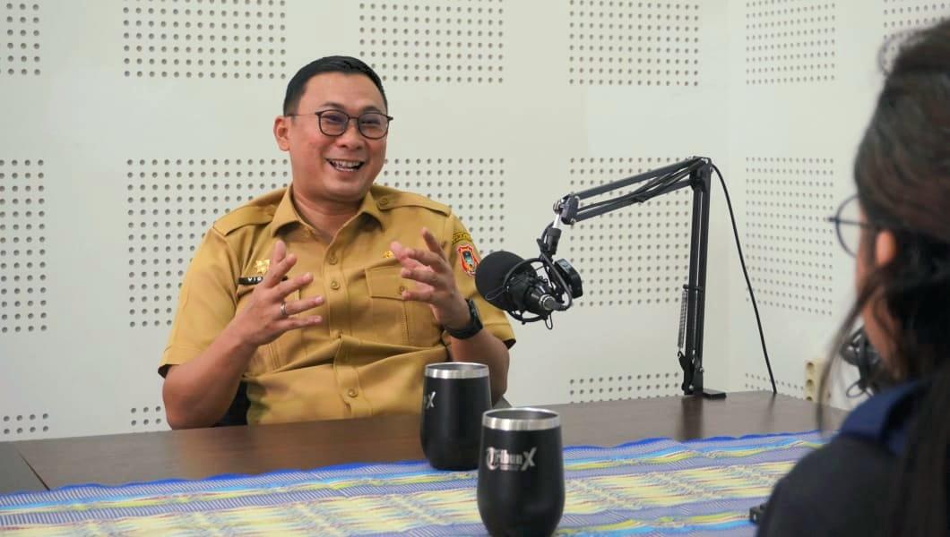 Kepala-Disperindag-Kabupaten-Gorontalo-Victor-Asiku-saat-Tribun-Podcast.jpg