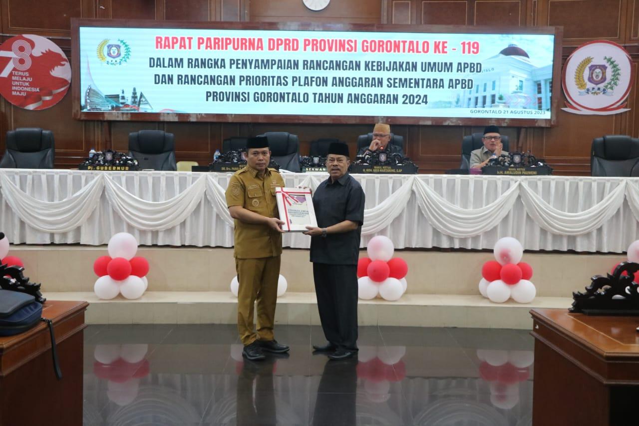Ketua-DPRD-Provinsi-Gorontalo-Paris-Jusuf-bersama-Penjabat-Gubernur-Gorontalo-Ismail-Pakaya.jpg