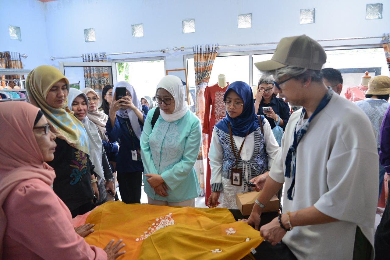 Kolaborasi Strategis Tingkatkan Kualitas Karawo Gorontalo Bersama Desainer Nasional