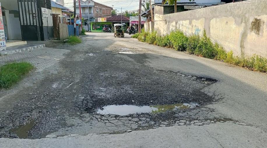 Kondisi-Jalan-Taman-Buah-Kelurahan-Wongkaditi-Timur-Kecamatan-Kota-Utara-Kamis-02-Januari-2024.jpg