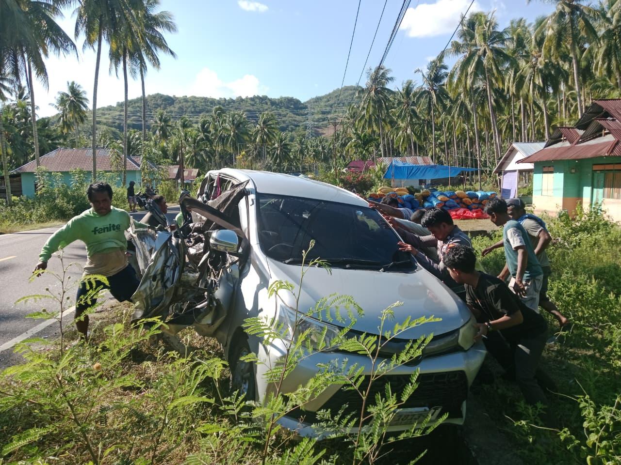 Kondisi-mobil-Daihatsu-Xenia-DB-1813-LT-yang-mengalami-rusak-berat.jpg