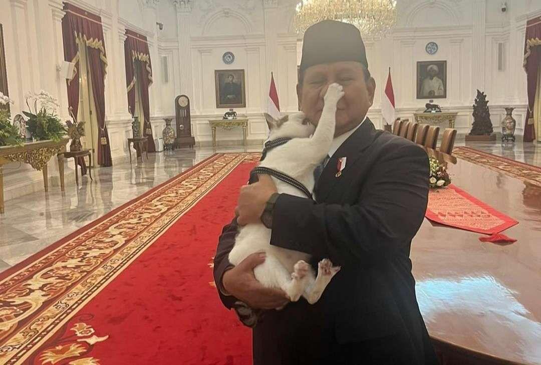Momen Gemas Boby Kartanegara 'Cakar dan Gigit' Wajah Presiden Prabowo Subianto