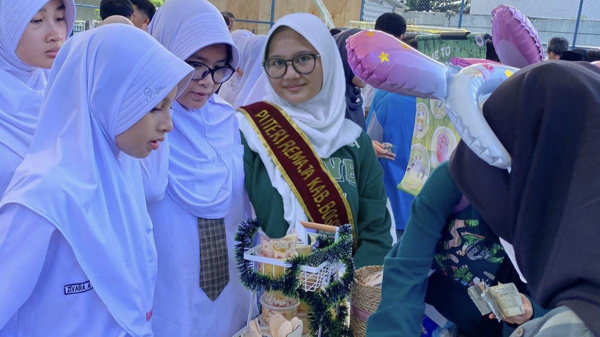 Nayla Amani Dinar, Puteri Remaja Kabupaten Bogor 2024 Berdayakan UMKM Desa Lengkong