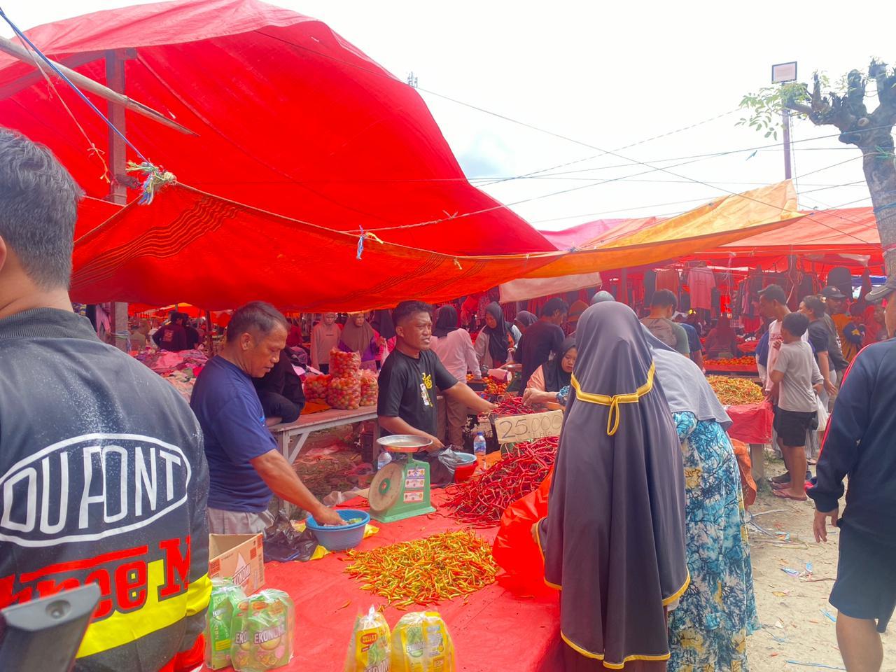 PASAR-Potret-suasana-di-Pasar-Sabtu-Kota-Gorontalo-Sabtu-11102025.jpg