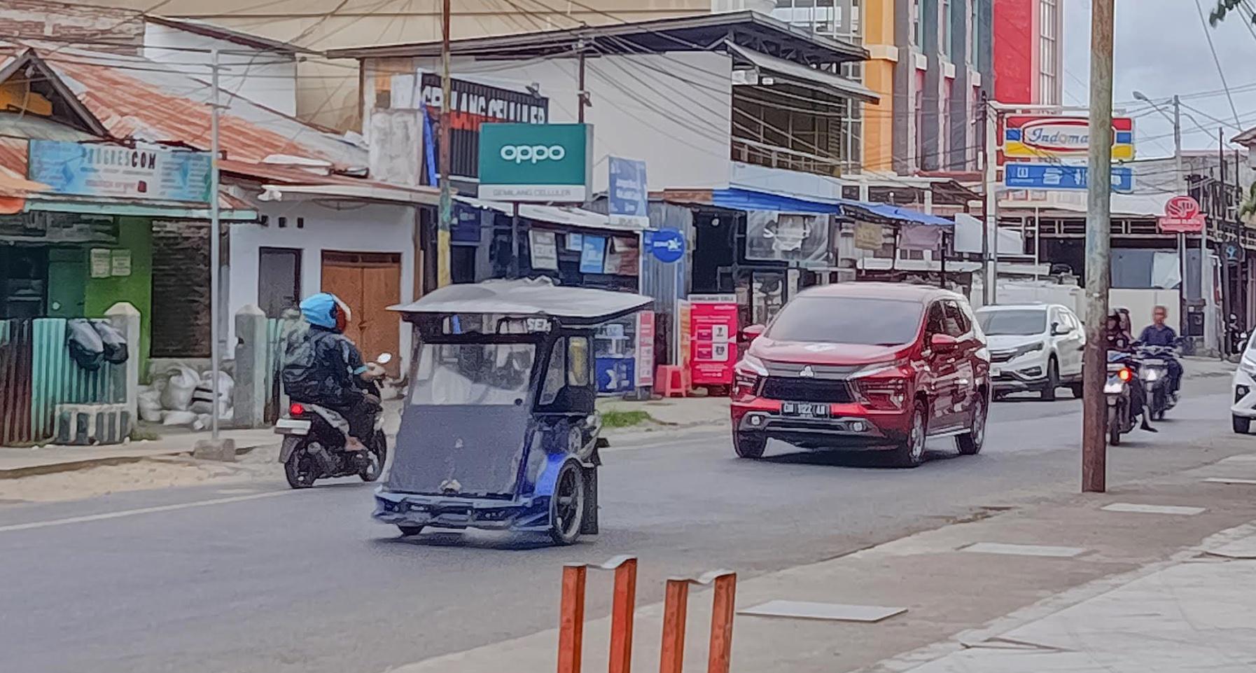 PELANGGARAN-Potret-dua-pemuda-berboncengan-melawan-arah-yang-artinya.jpg