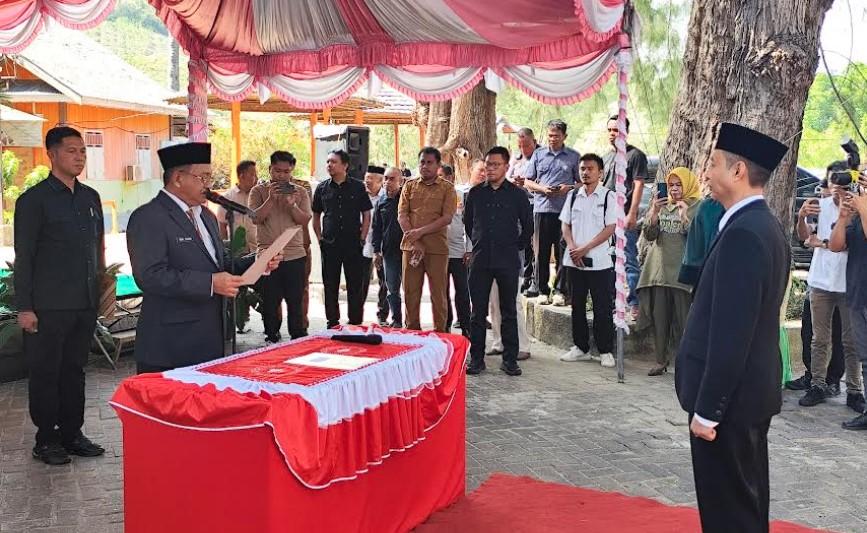 PELANTIKAN-SEKDA-BOALEMO-Bupati-Boalemo-Rum-Pagau-resmi-melantik-Nurdin-Badaru.jpg