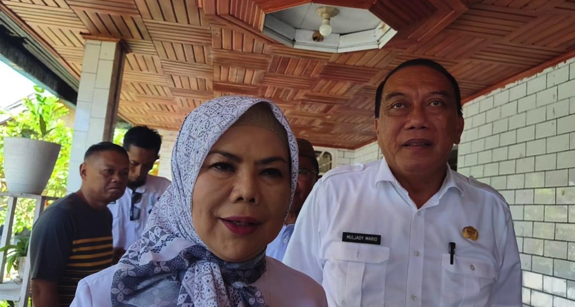 PENAS-Wakil-Gubernur-Gorontalo-Idah-Syahidah-saat-bersama-Ketua-Panitia-Pelaksana.jpg