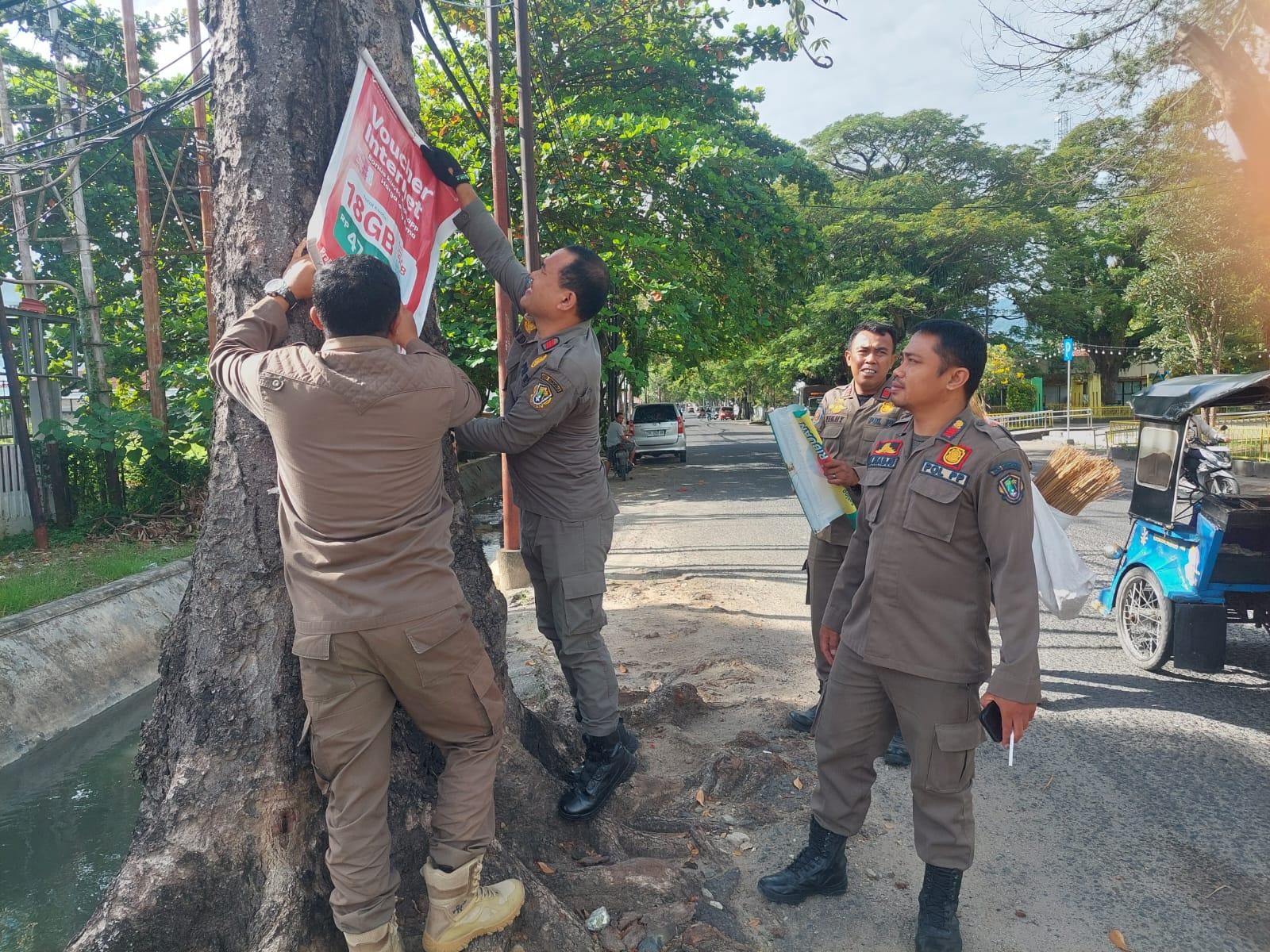 PENERTIBAN-Satpol-PP-Kota-Gorontalo-melakukan-patroli-di-Taman-Kota-d.jpg
