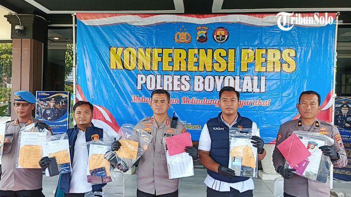 PENIPUAN-Kapolres-Boyolali-AKBP-Indra-Maulana-Saputra-bersama-PJU.jpg