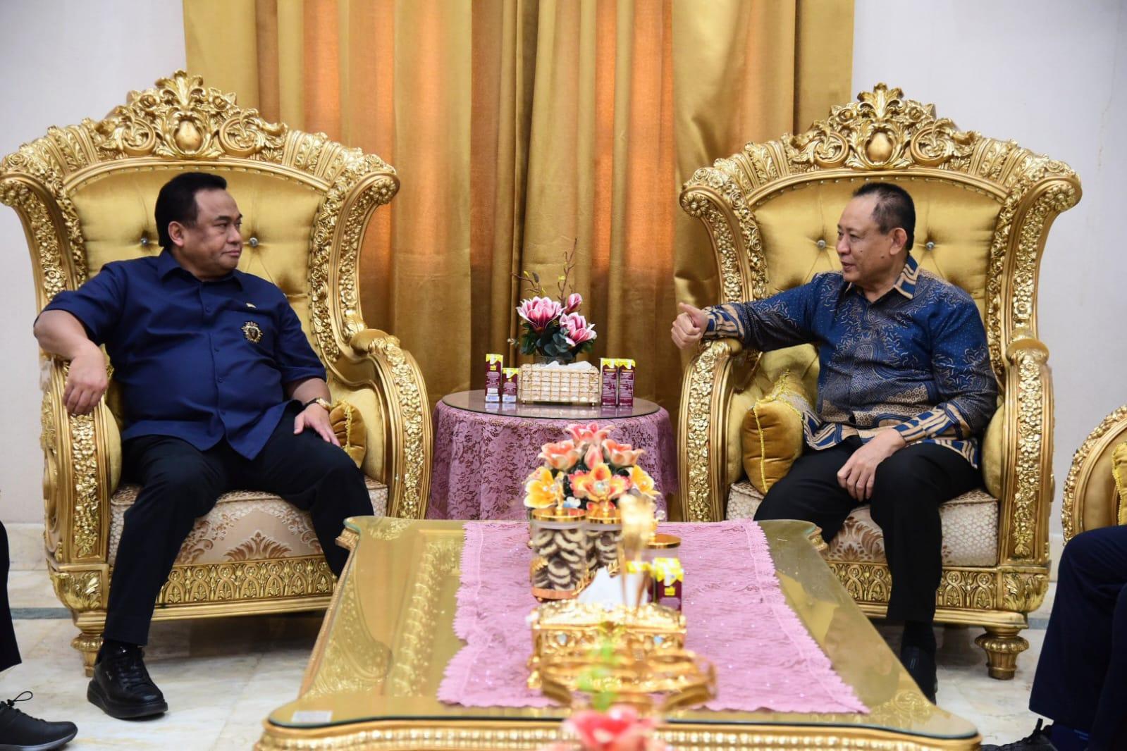 Bertemu Gubernur Gorontalo Gusnar, Rachmat Gobel: Lepas Baju Partai, Pakai Karawo Demi Gorontalo