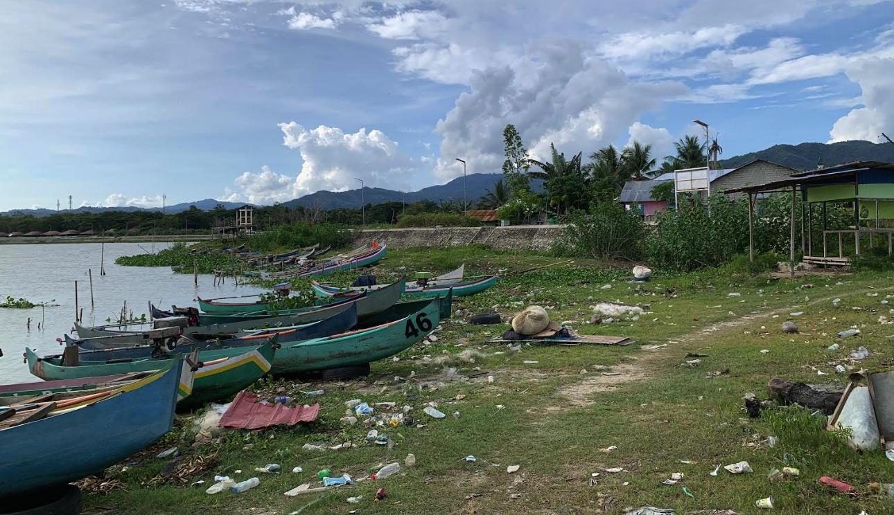 POTRET-DANAU-LIMBOTO-Tumpukan-sampah-di-Danau-Limboto.jpg