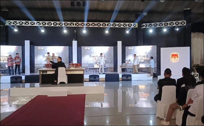 Adhan Dambea dan Indra Gobel Marah dan Nyaris Tinggalkan Panggung Debat Calon Wali Kota Gorontalo